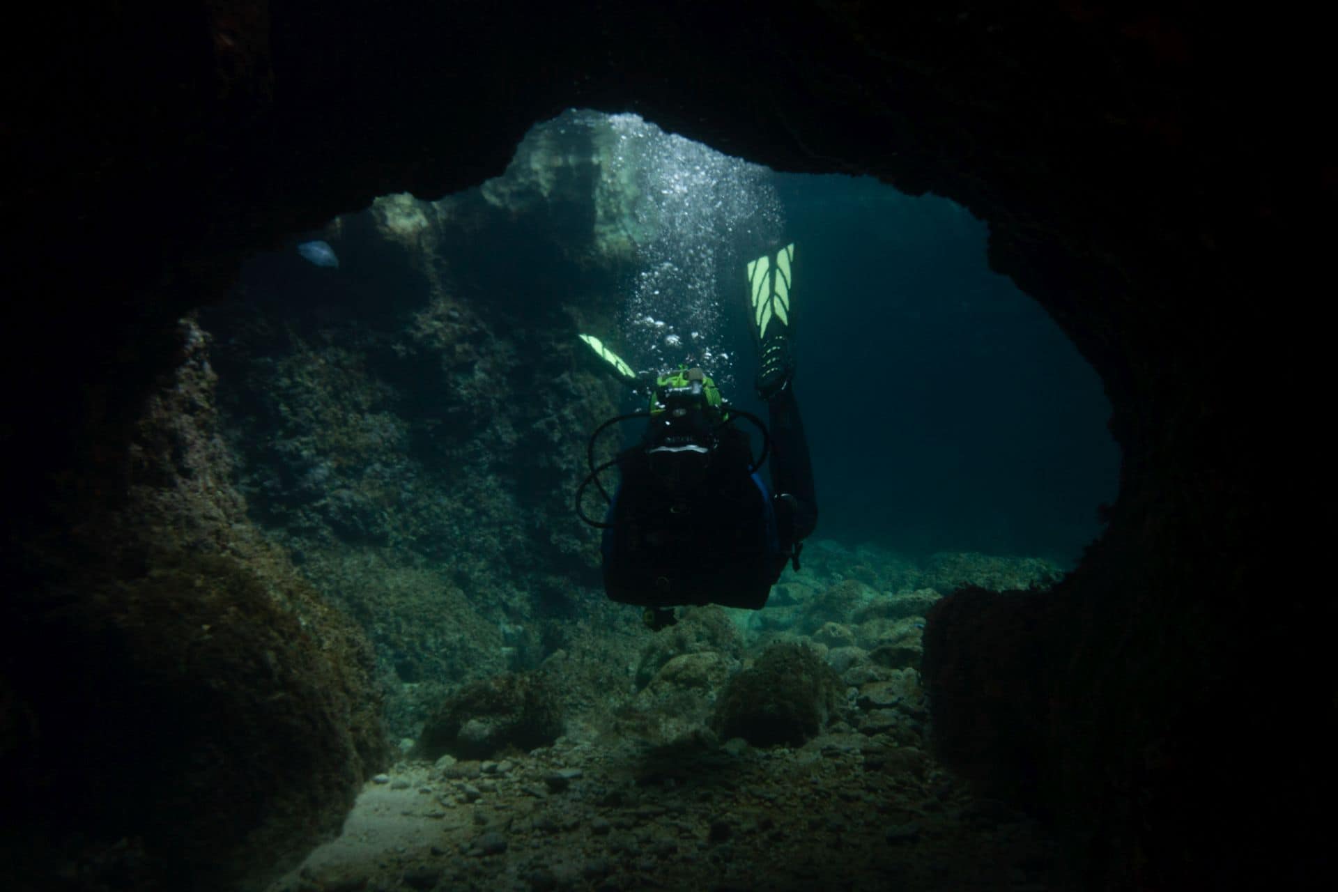 Taucher in Felshöhle in Labin 2014