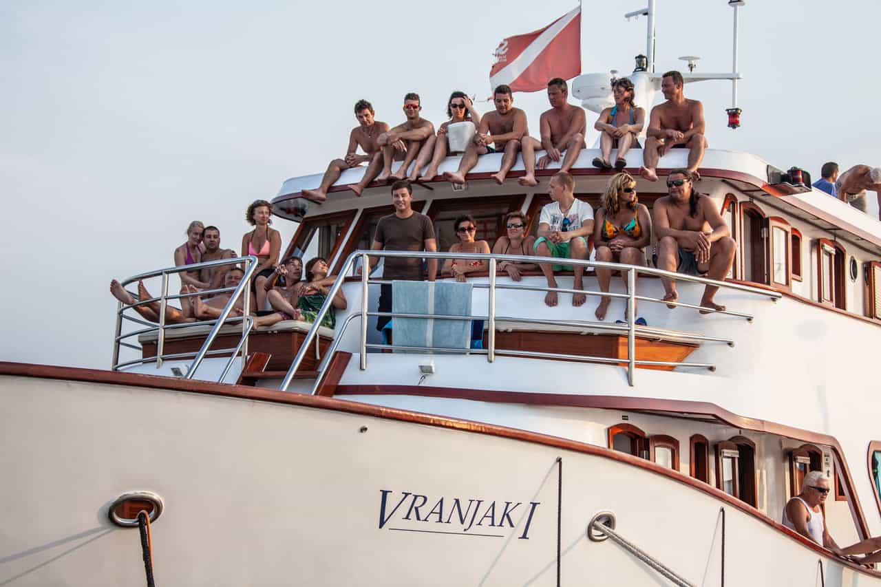 Gruppe Taucher in Boot Vranjak 2015