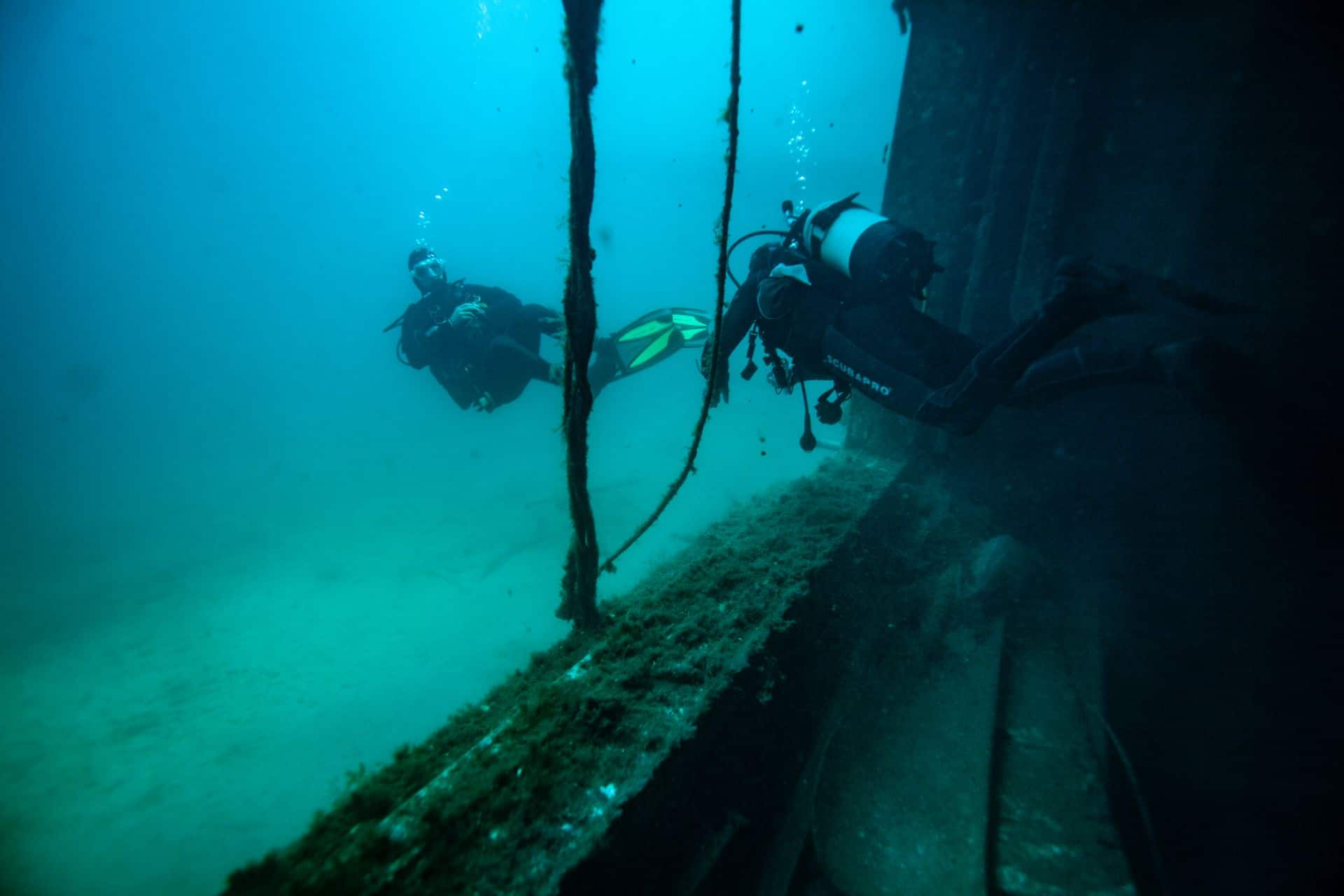 Zwei Taucher bei Schiffswrack Vranjak 2015